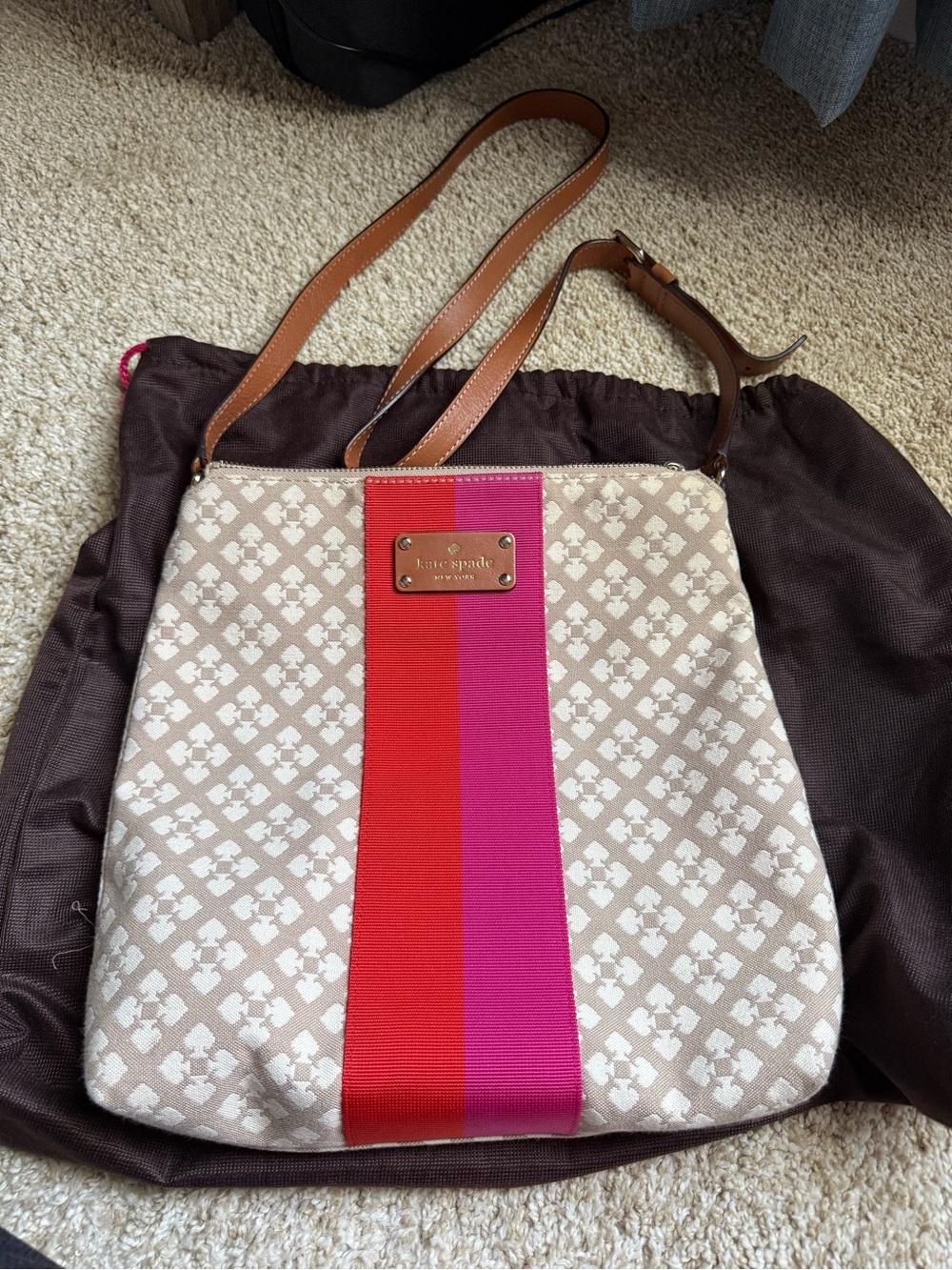 kate spade beige canvas shoulder bag with pink and red center stripe